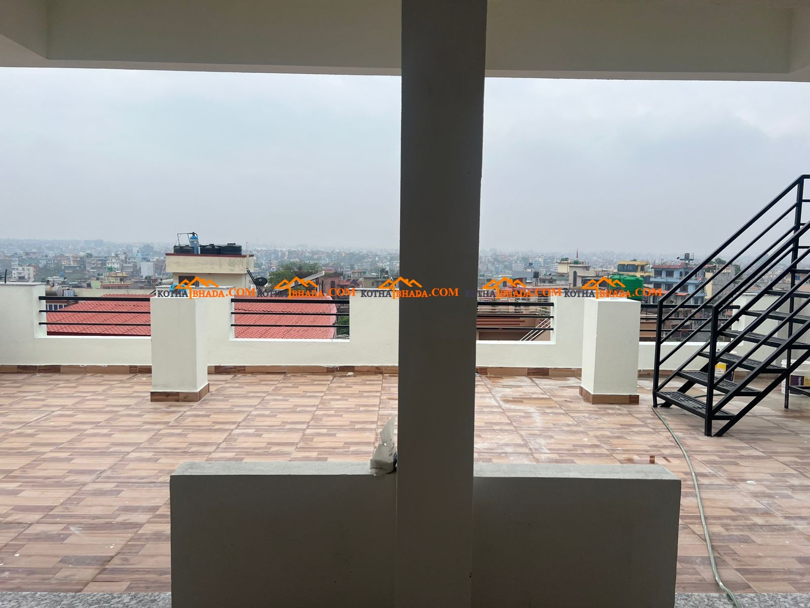 Office space available for rent (TOTAL 4 FLATS EACH DIFFERENT PRICE 40K to 1 lakh)